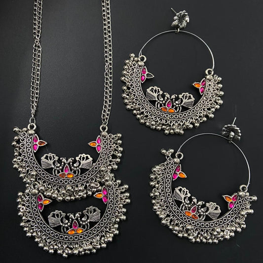 Paavni Necklace