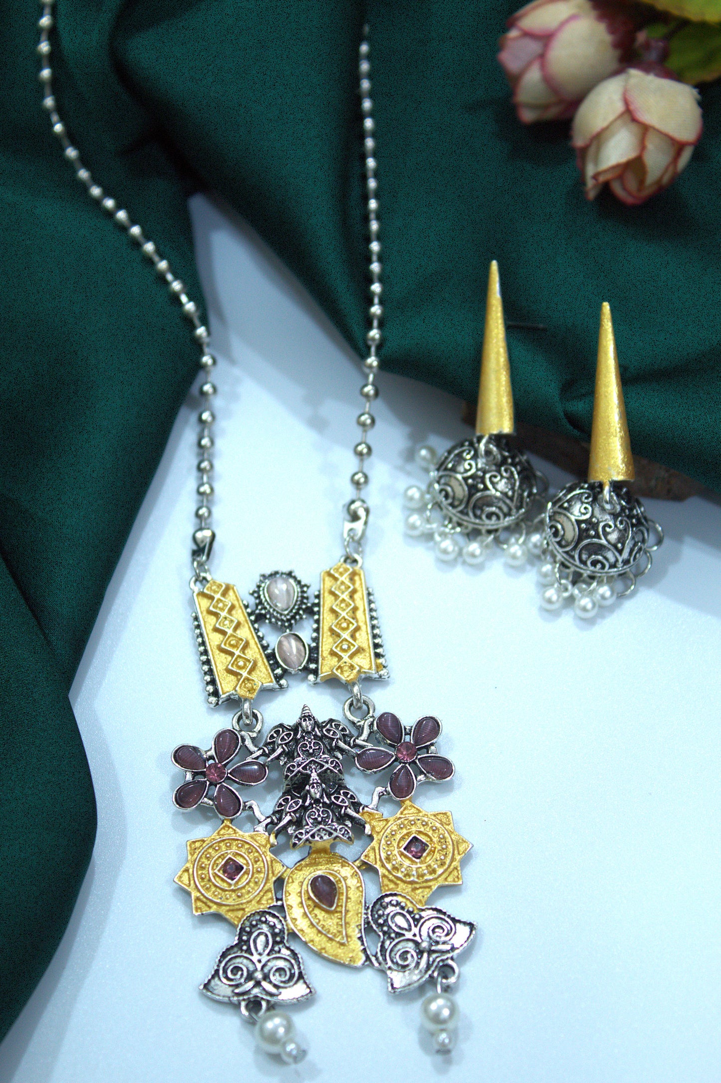 Paarvi Necklace Set