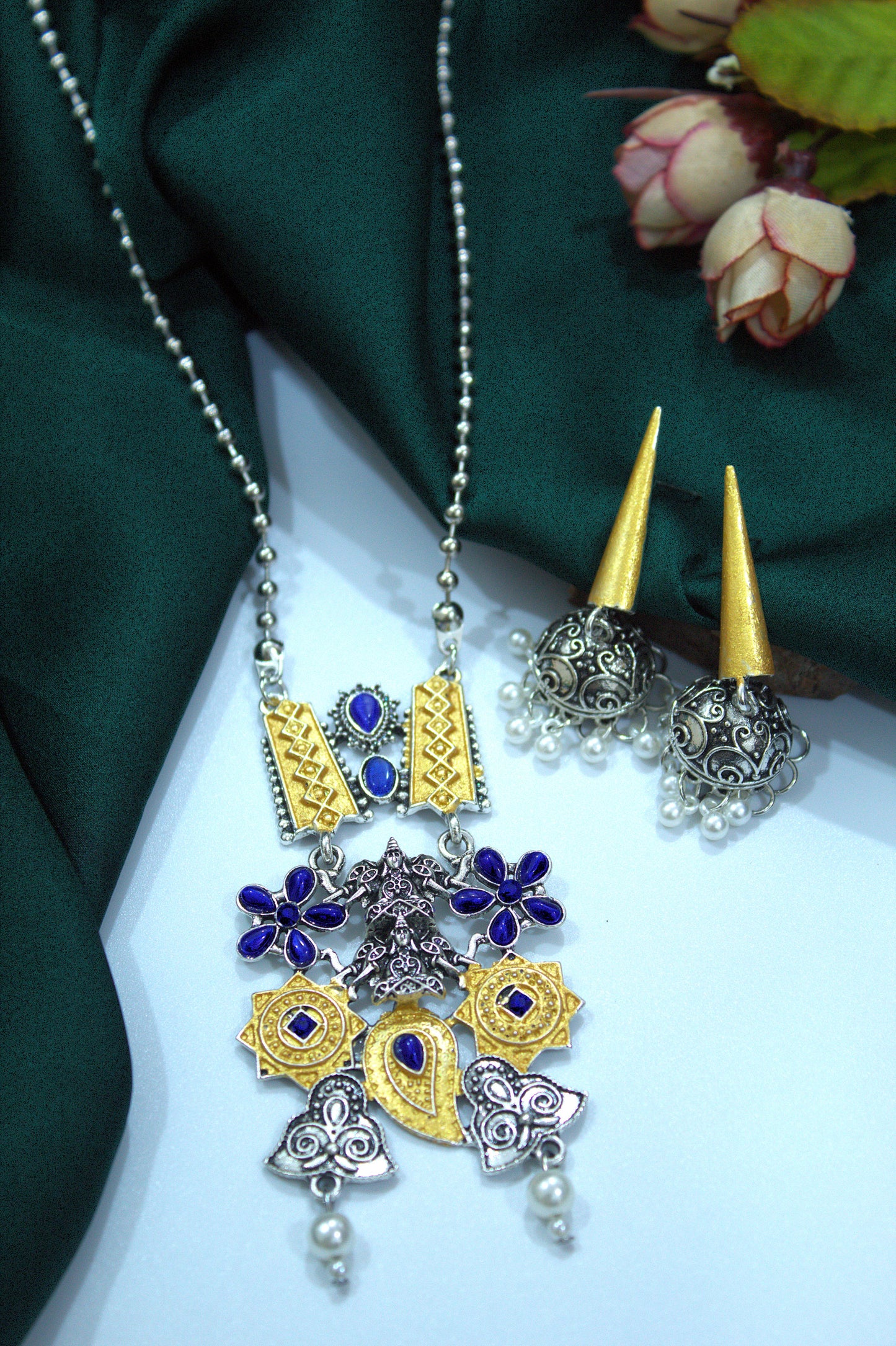 Paarvi Necklace Set
