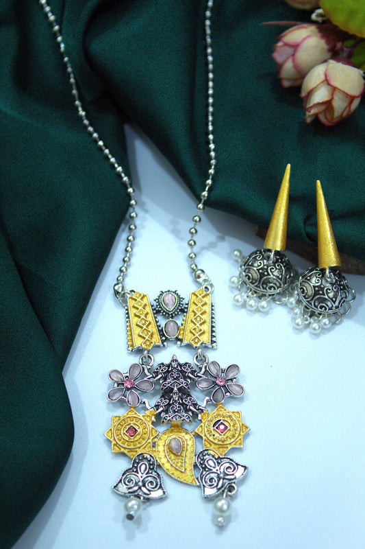 Paarvi Necklace Set