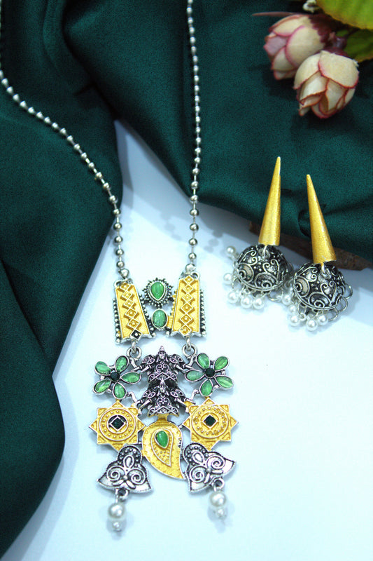 Paarvi Necklace Set