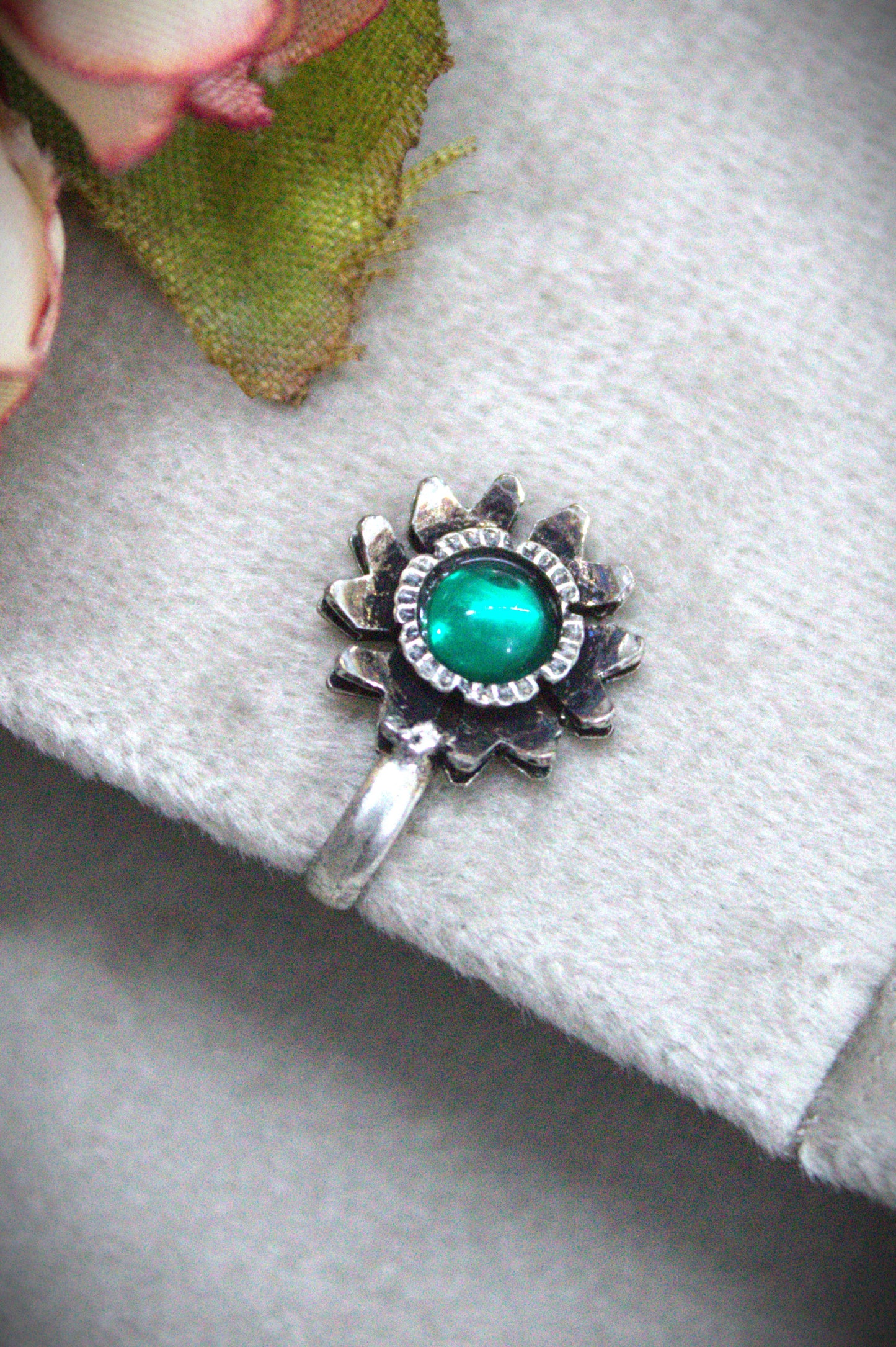 Nik nose pin