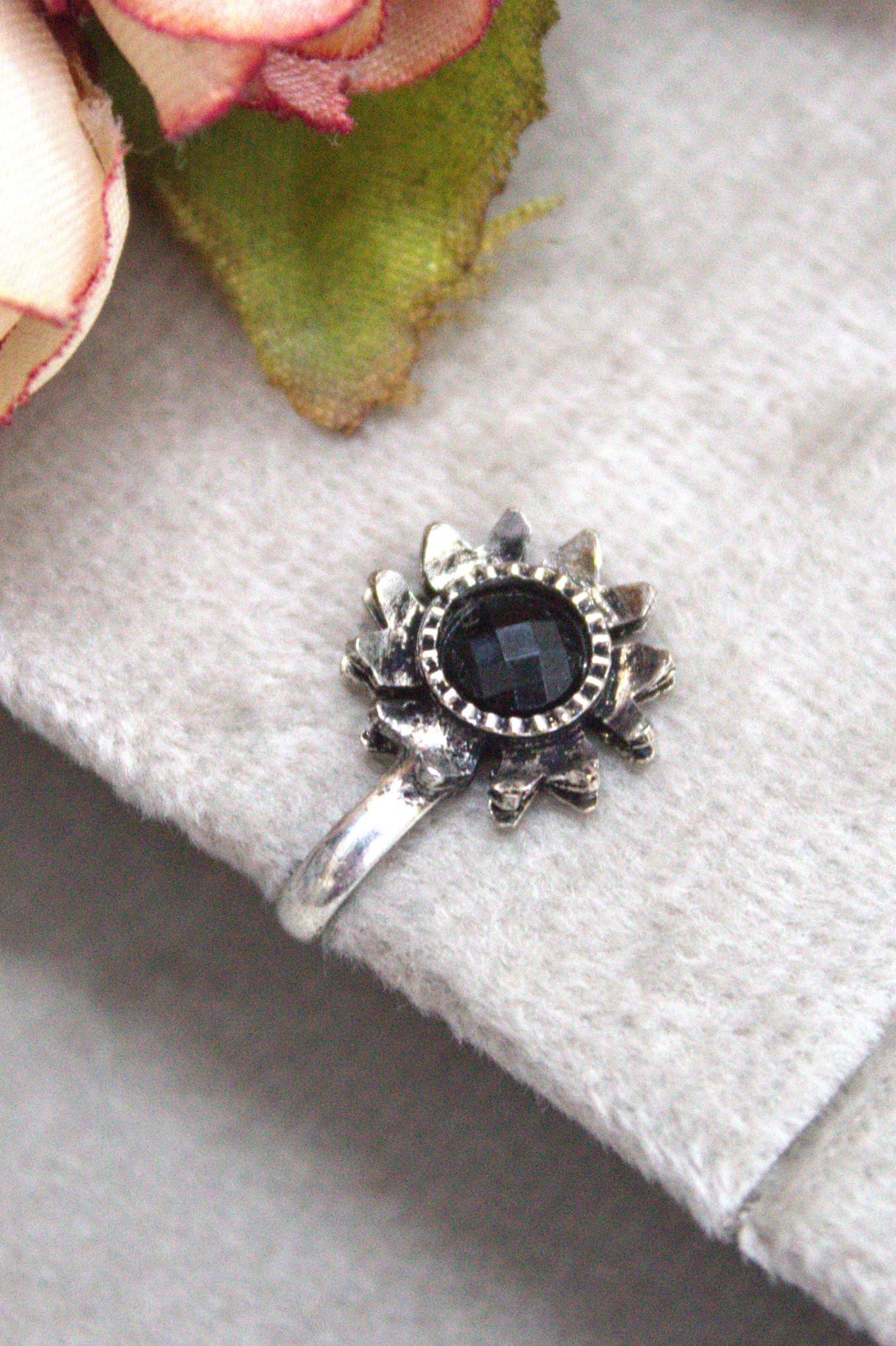 Nik nose pin