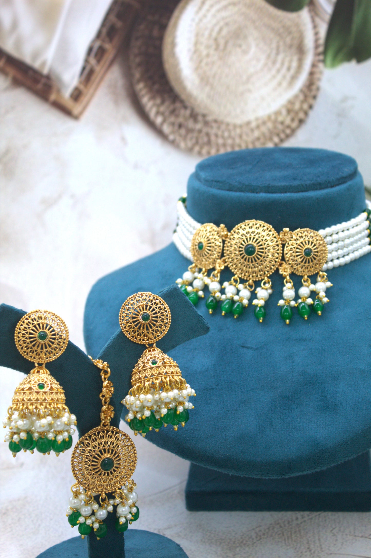 Ishaani Choker Set With Mangtika