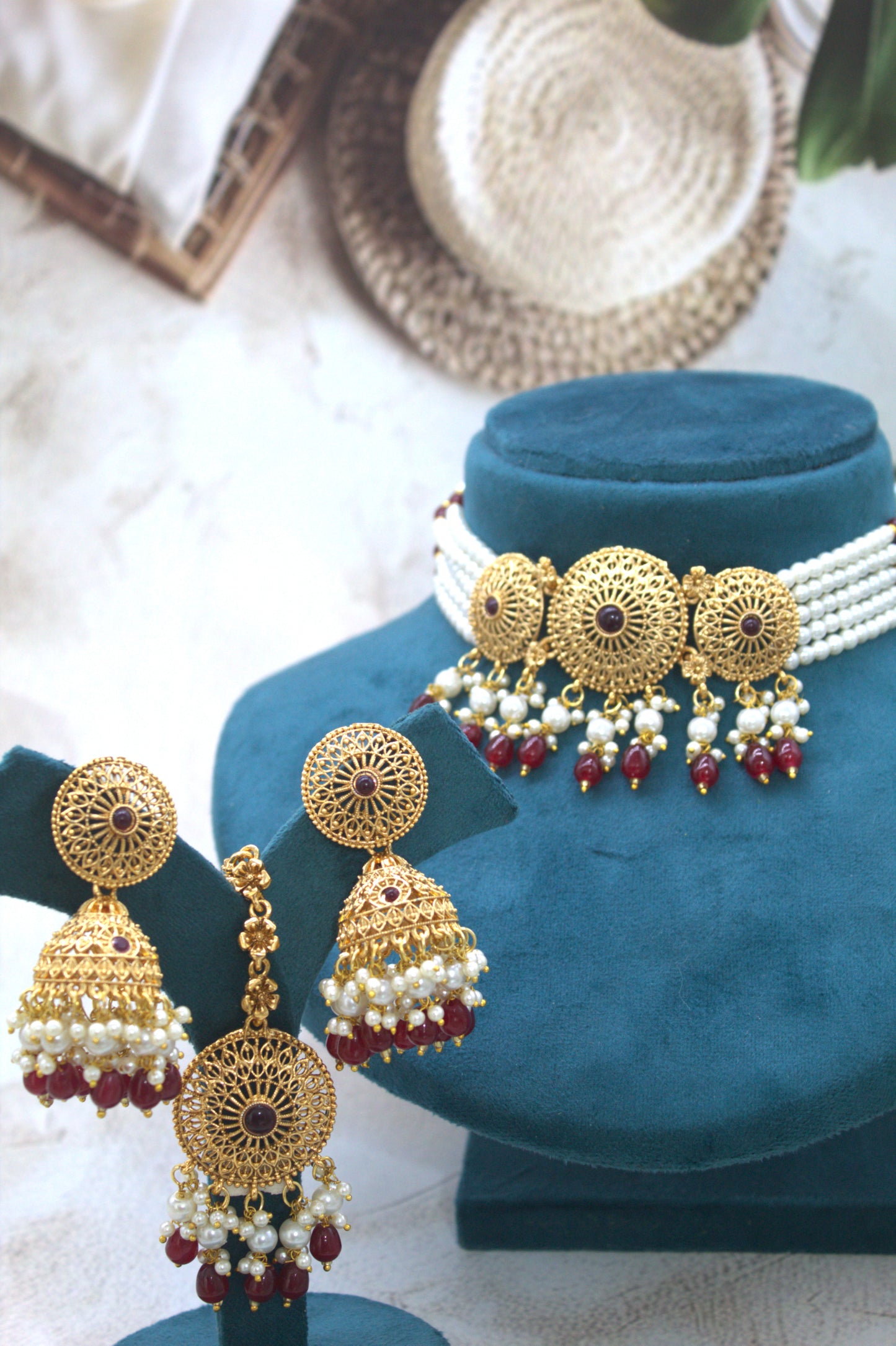 Ishaani Choker Set With Mangtika
