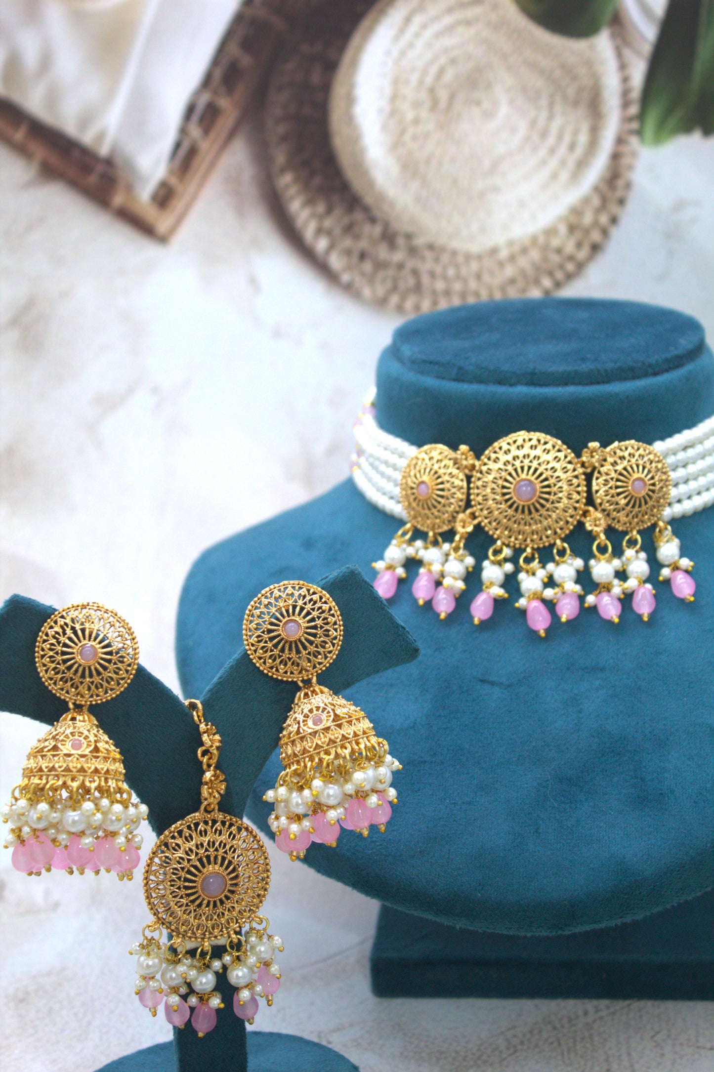 Ishaani Choker Set With Mangtika
