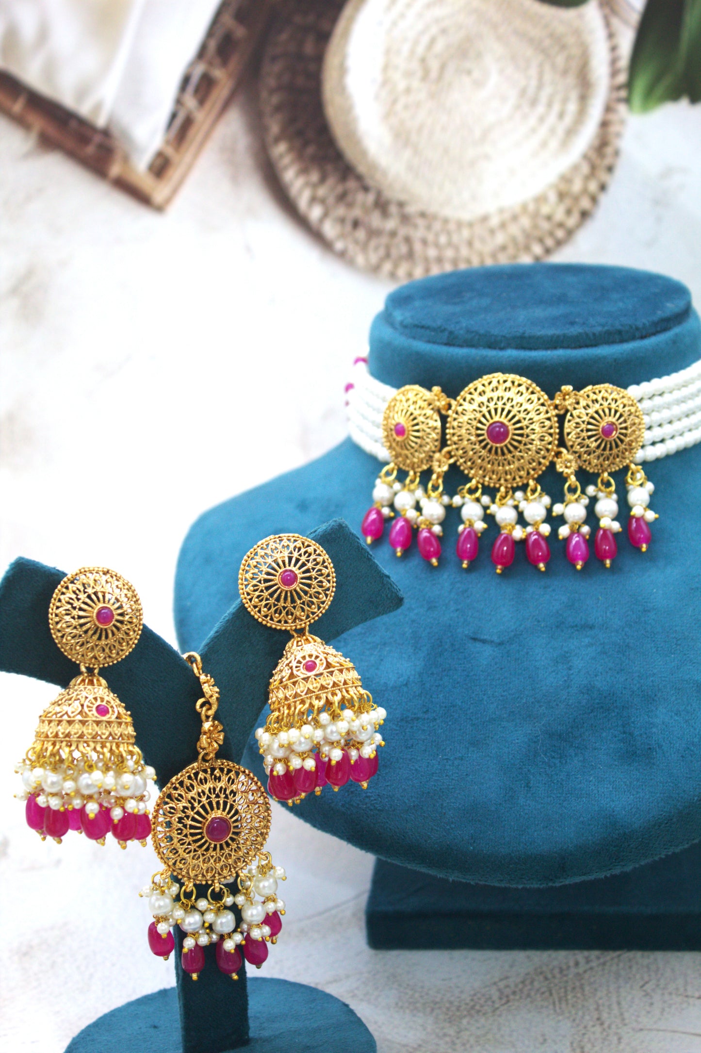Ishaani Choker Set With Mangtika
