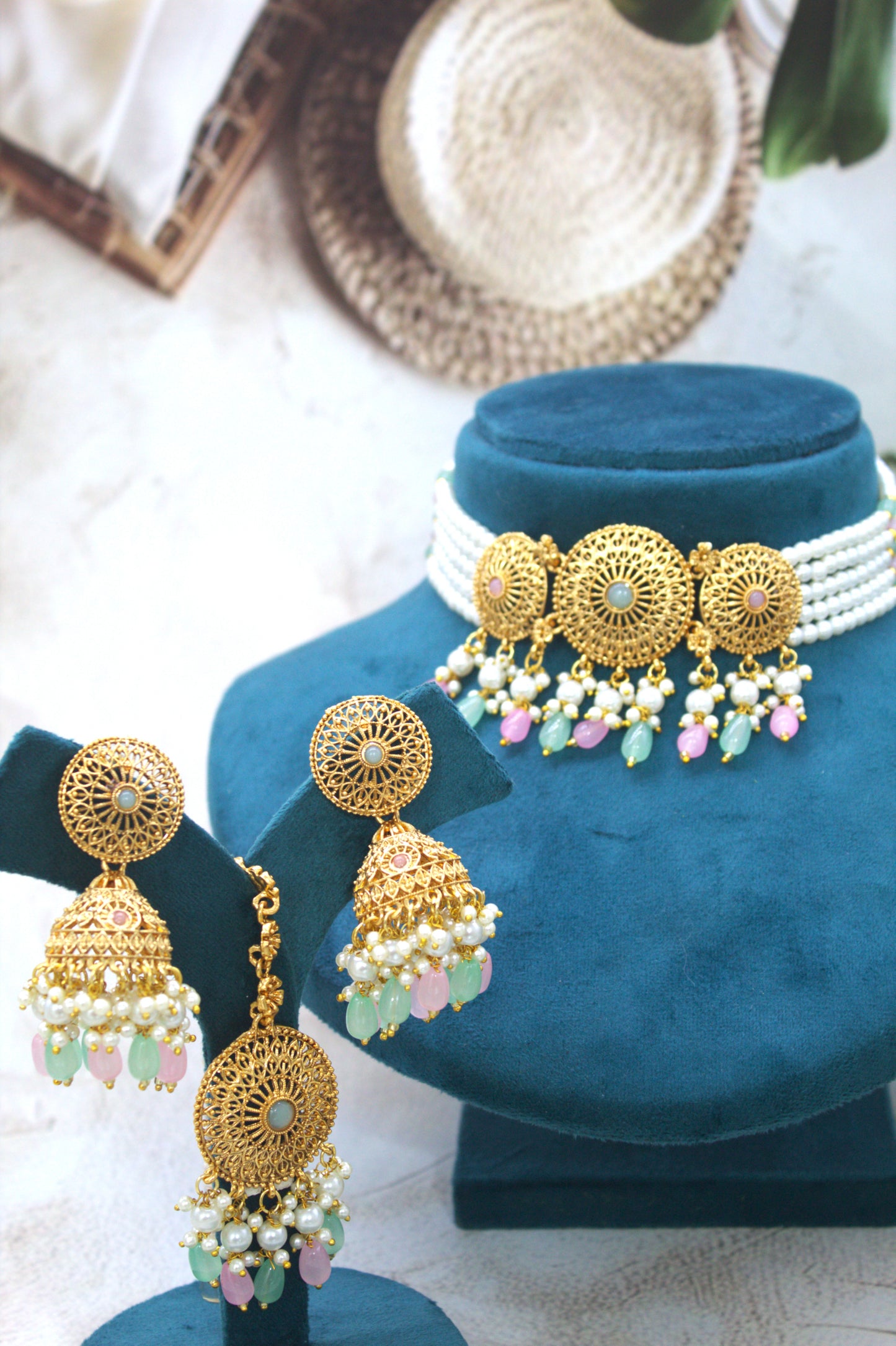 Ishaani Choker Set With Mangtika