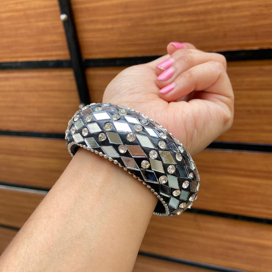 Zoya Mirror Kada